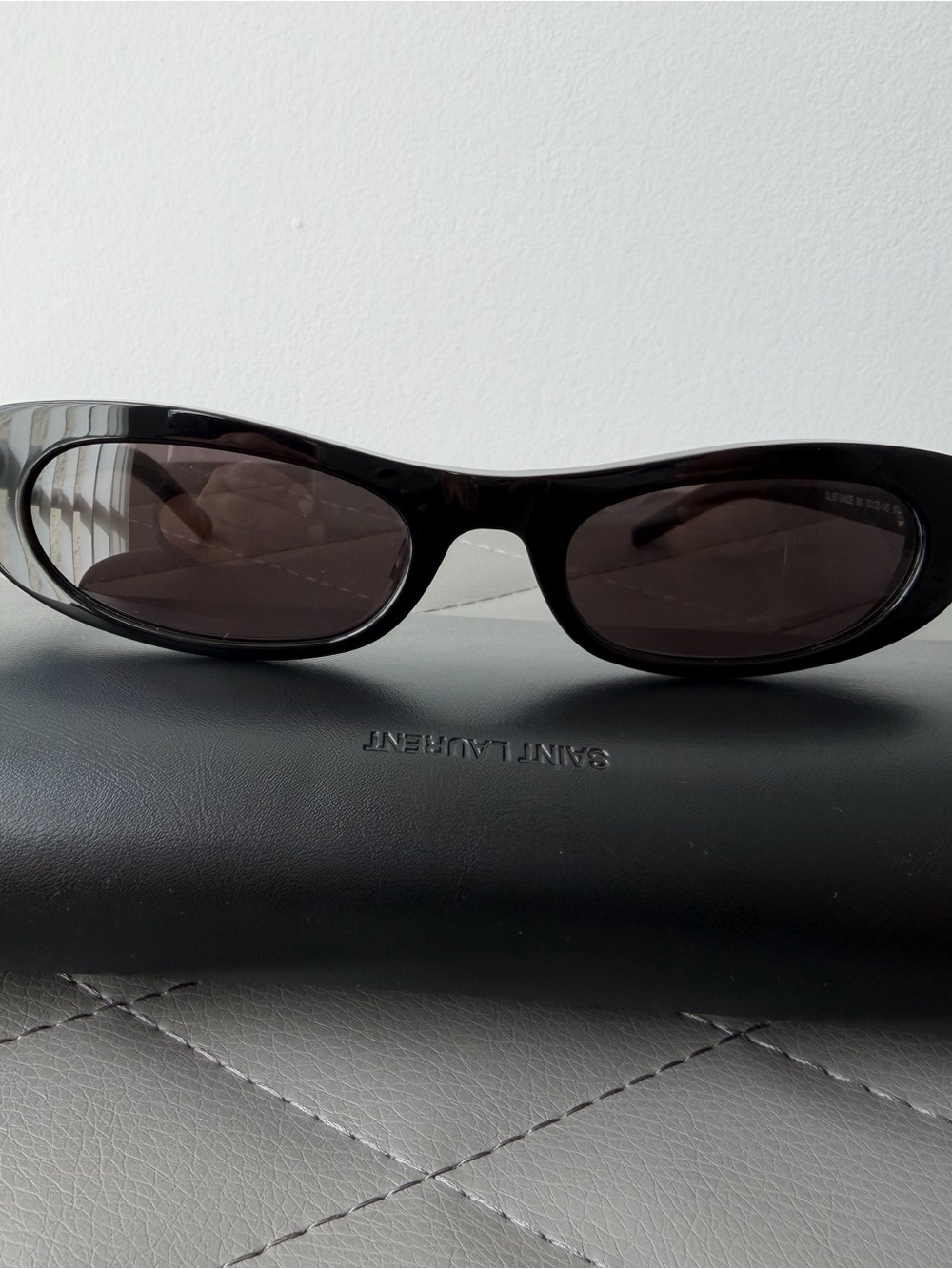 Saint Laurent SL 557 Irregular Cat-Eye Sunglasses Black - NWT / Like New